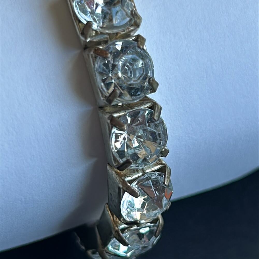 Women’s vintage gold tone crystal rhinestone‎ bracelet one size stretches - Picture 2 of 8